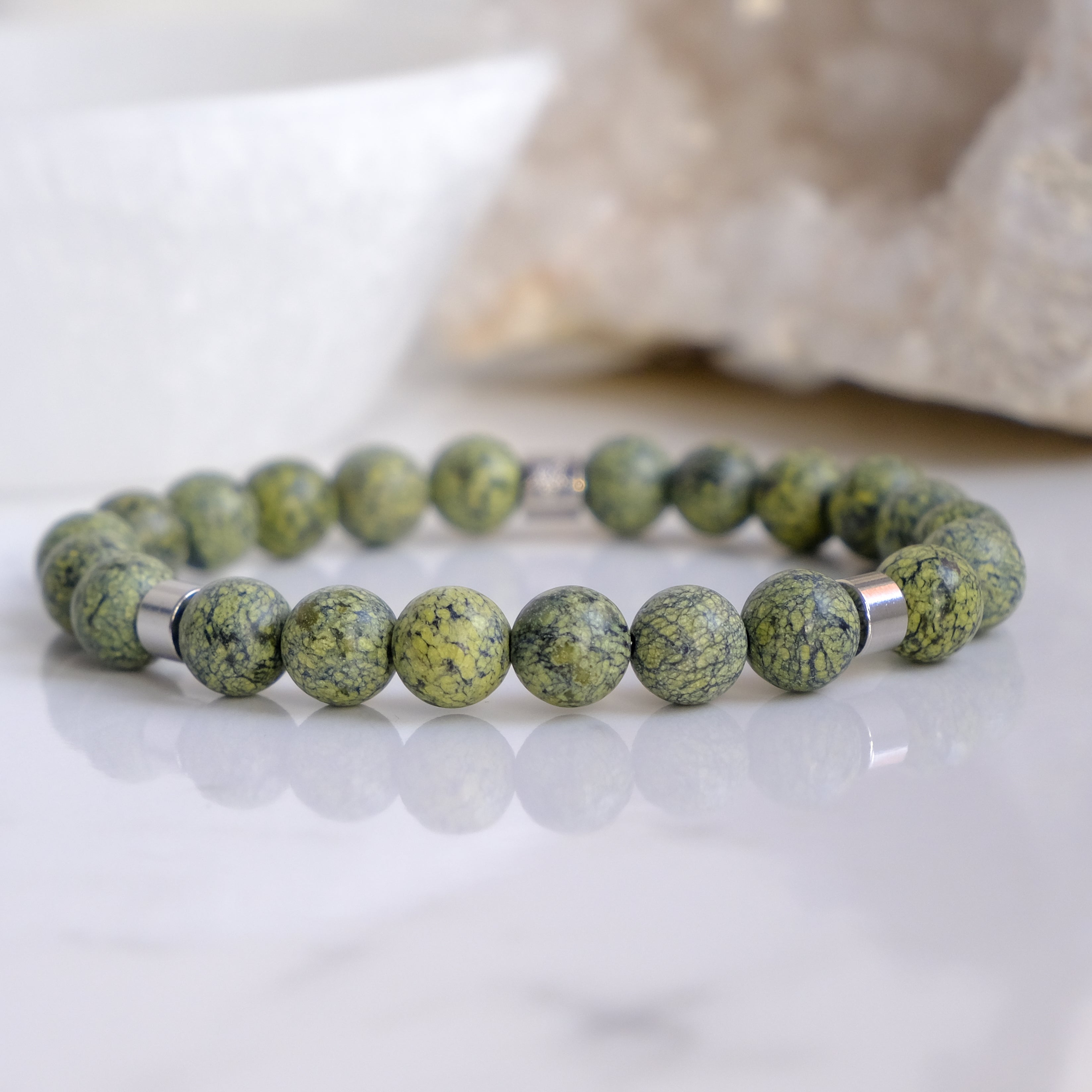 Serpentine gemstone bracelet with steel accessories